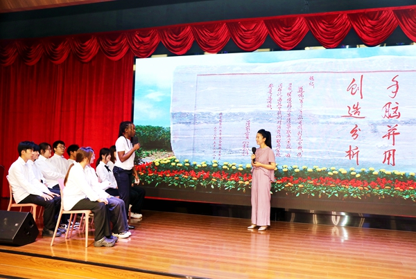 6a2a6b484d9d5.jpg 国际商务系.jpg