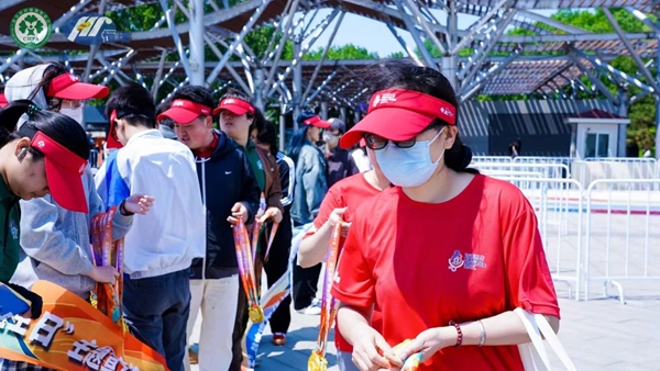 法律系与医药健康系志愿者走进“5·19医齐走” 助力健康宣传与志愿服务