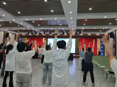 6a2281ac56f0f.jpg 练习八段锦图片 (3)_副本.jpg