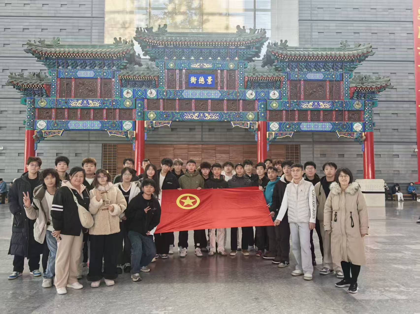 69b76caba9a80.jpg 2025年11月组织同学参观首都博物馆.jpg