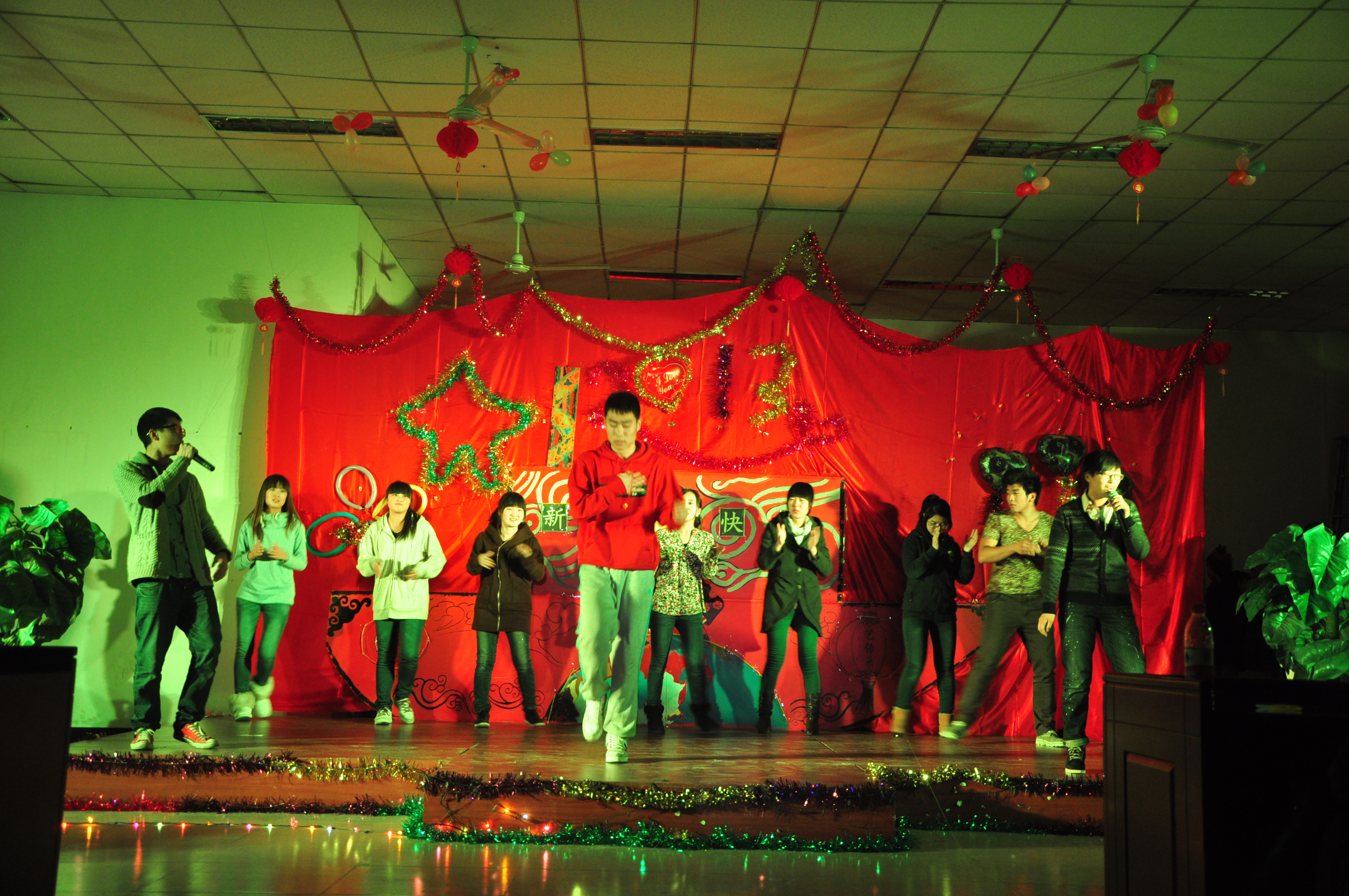 快到"晚"里来——记国际商务系与艺术传媒系迎新年晚会