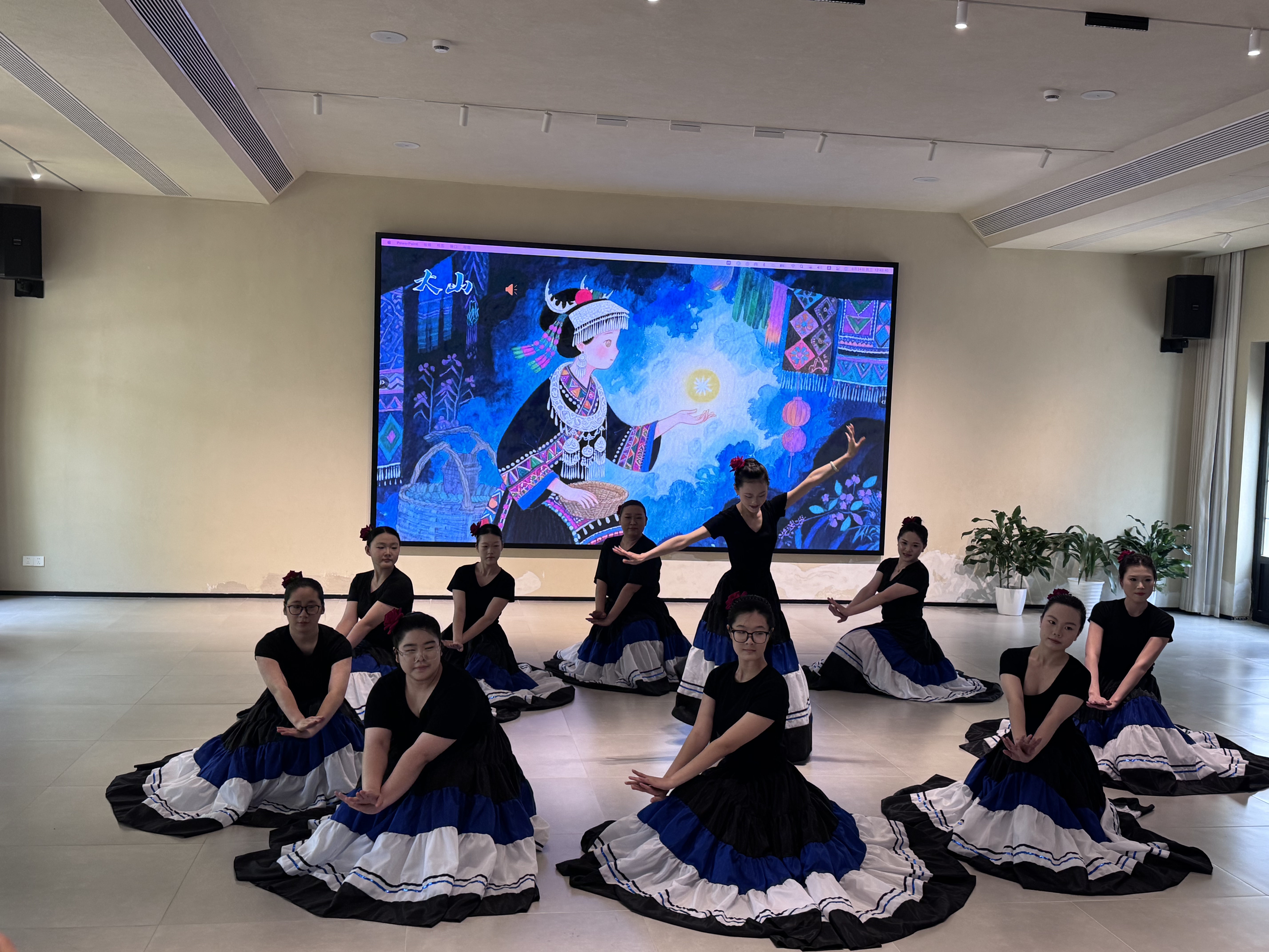 以舞逐梦展芳华---师生技能竞赛展演暨第二届培黎技能节专题报道---24级学前教育舞蹈结课汇报